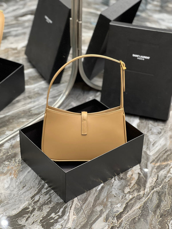 Luxurious Totes - Latest - 8125