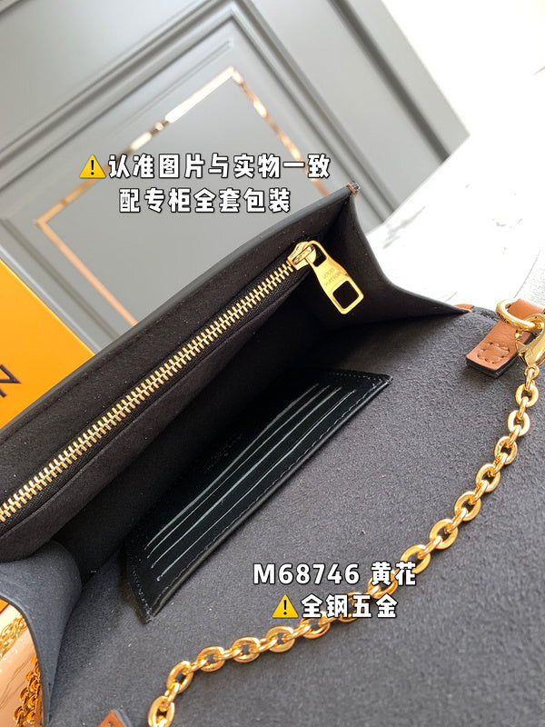 LOV - Luxurious Totes - 1462