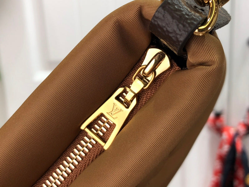 LOV - Luxurious Totes - 2105
