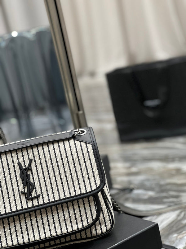 Luxurious Totes - Latest - 8120