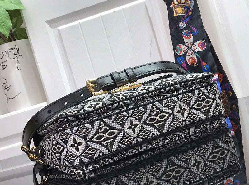 LOV - Luxurious Totes - 1018