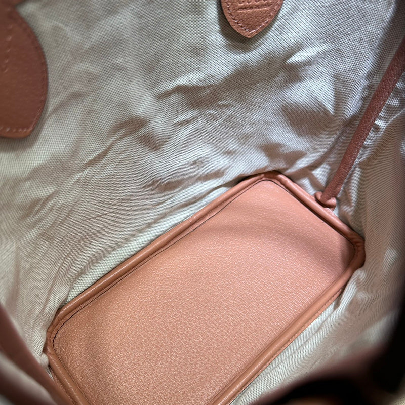 GUI - Luxurious Totes - 156