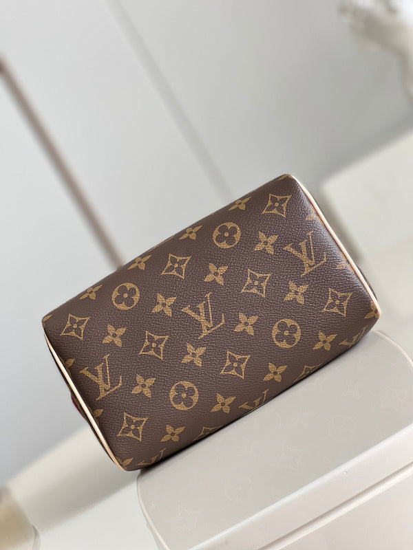 LOV - Luxurious Totes - 2204