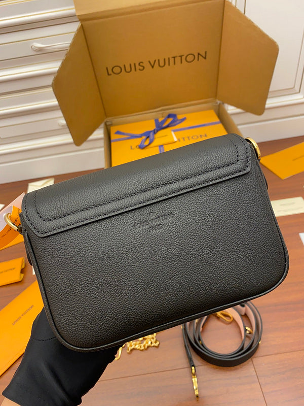 LOV - Luxurious Totes - 2090