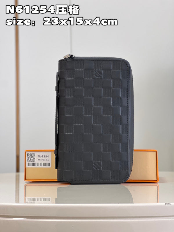 LOV - Luxurious Totes - 554