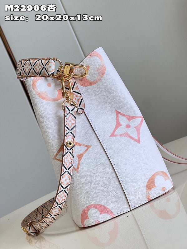 LOV - Luxurious Totes - 011