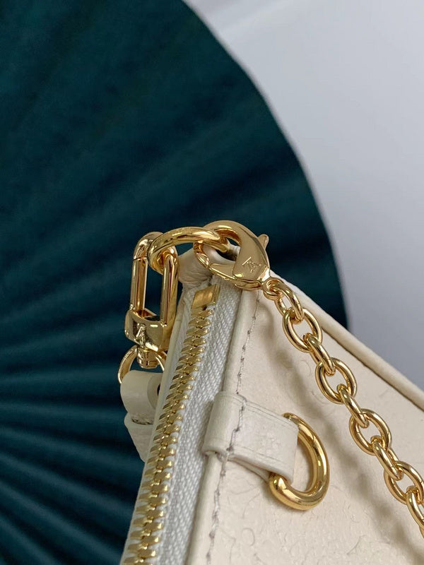 LOV - Luxurious Totes - 1913