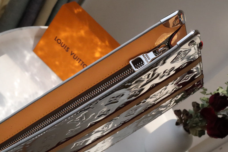 LOV - Luxurious Totes - 2031