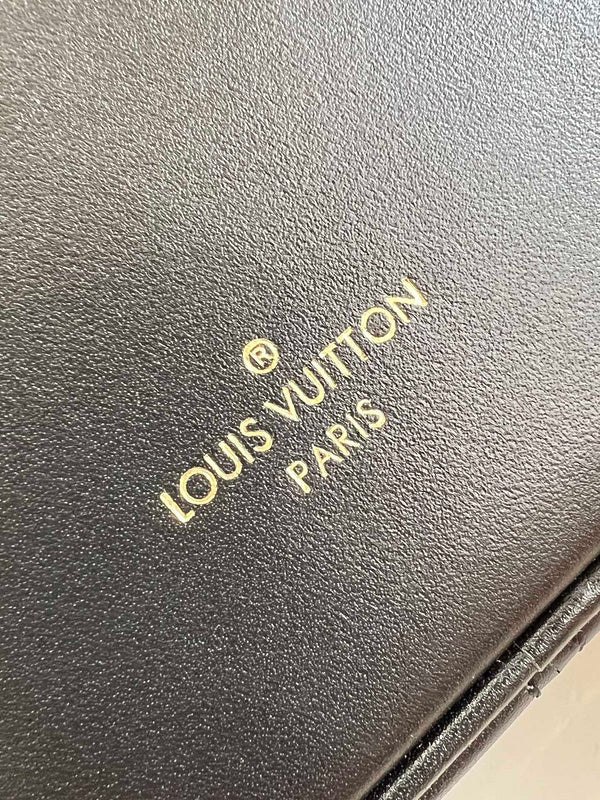 LOV - Luxurious Totes - 982