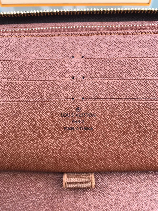 LOV - Luxurious Totes - 2601