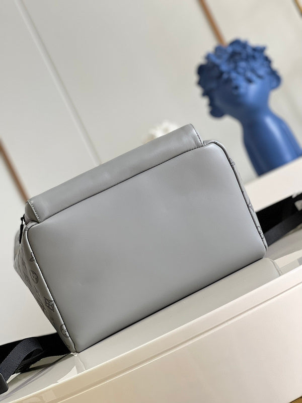 LOV - Luxurious Totes - 1550