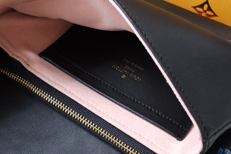 LOV - Luxurious Totes - 1036