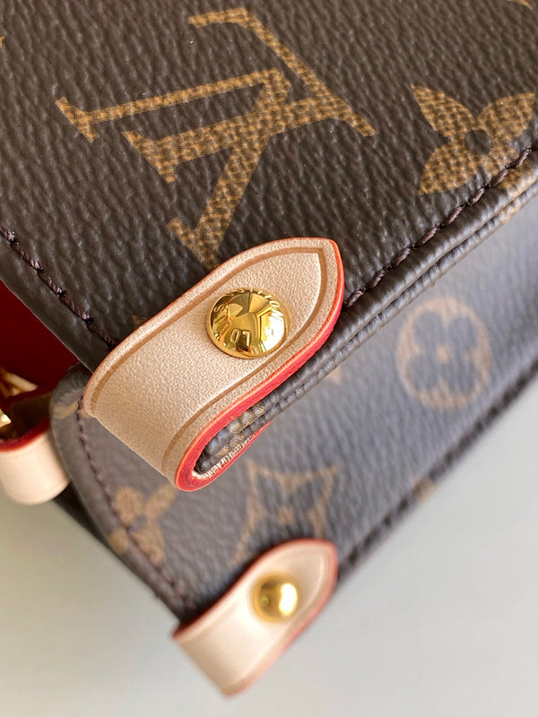LOV - Luxurious Totes - 1834