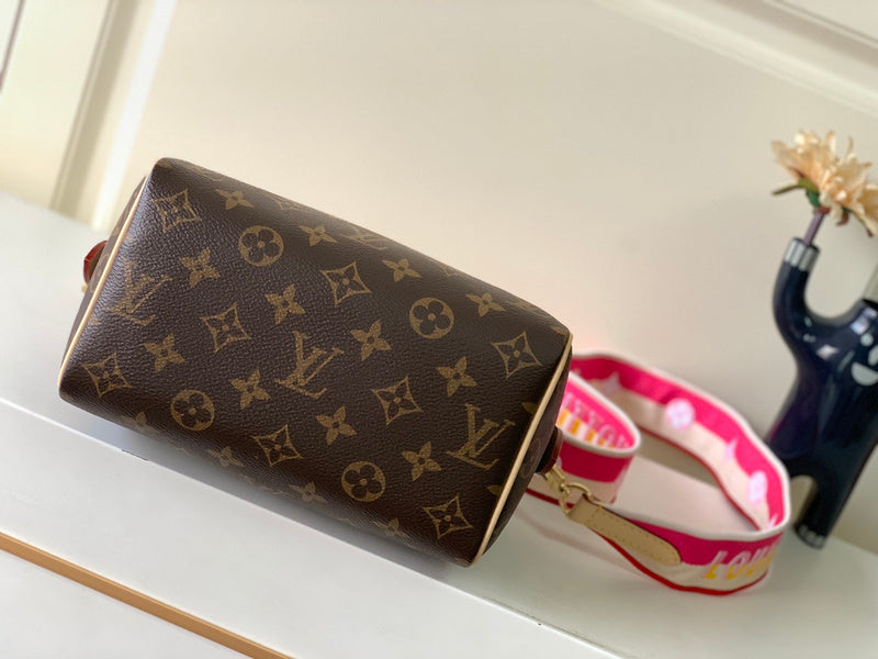 LOV - Luxurious Totes - 1730