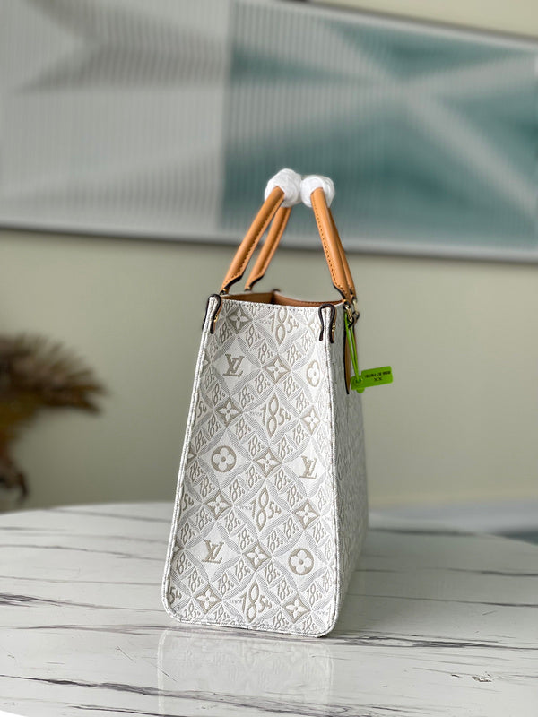 LOV - Luxurious Totes - 2137