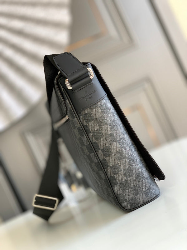 LOV - Luxurious Totes - 1806