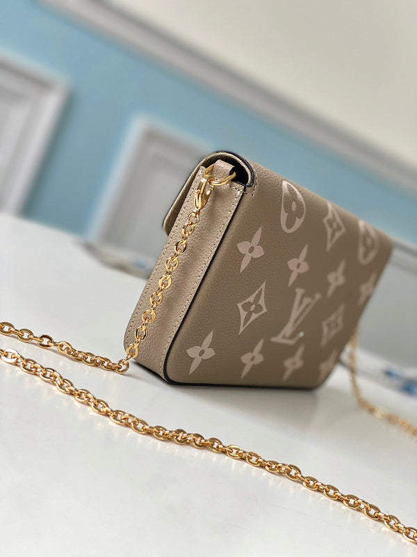 LOV - Luxurious Totes - 2590