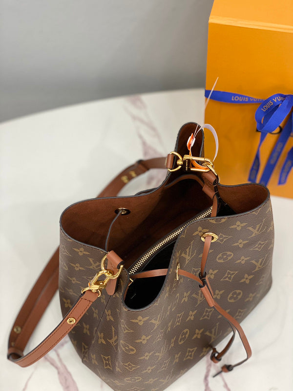 LOV - Luxurious Totes - 2459