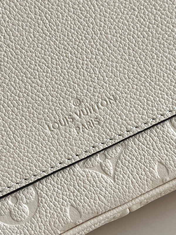 LOV - Luxurious Totes - 1326
