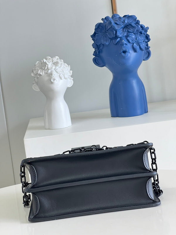 LOV - Luxurious Totes - 1697