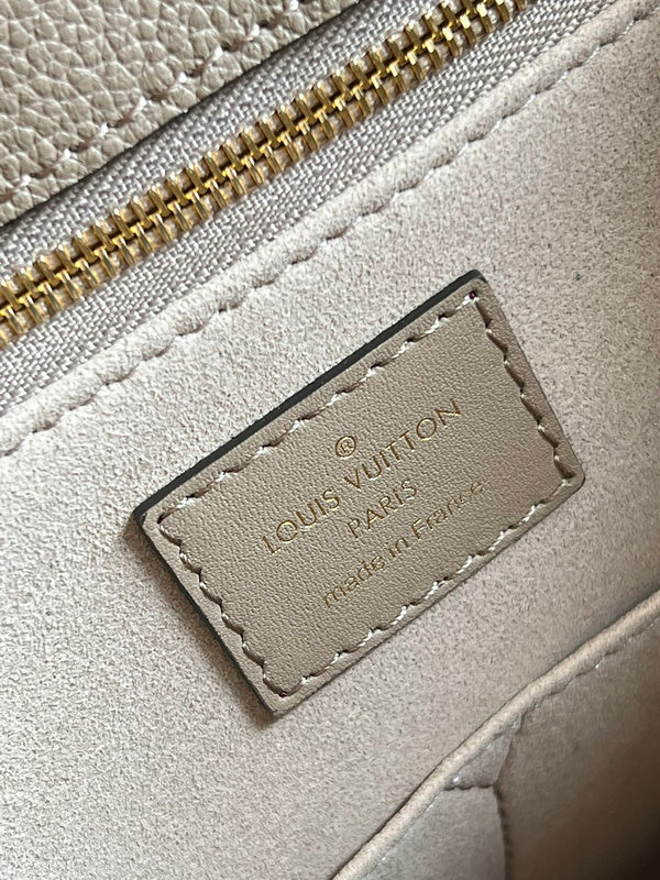 LOV - Luxurious Totes - 1882