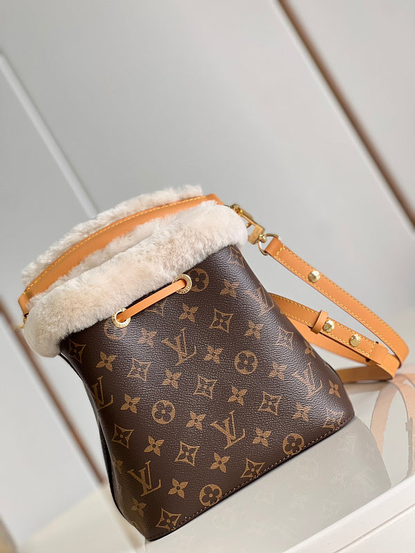 LOV - Luxurious Totes - 983
