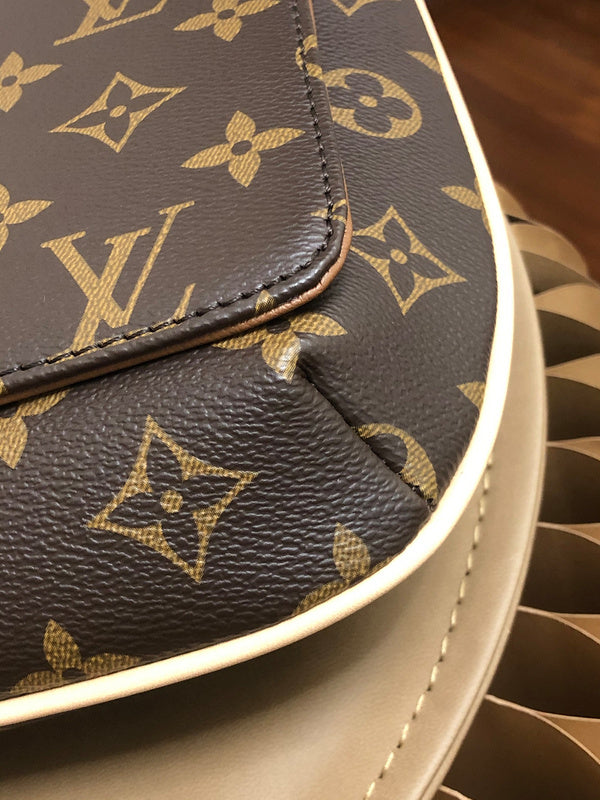 LOV - Luxurious Totes - 2330