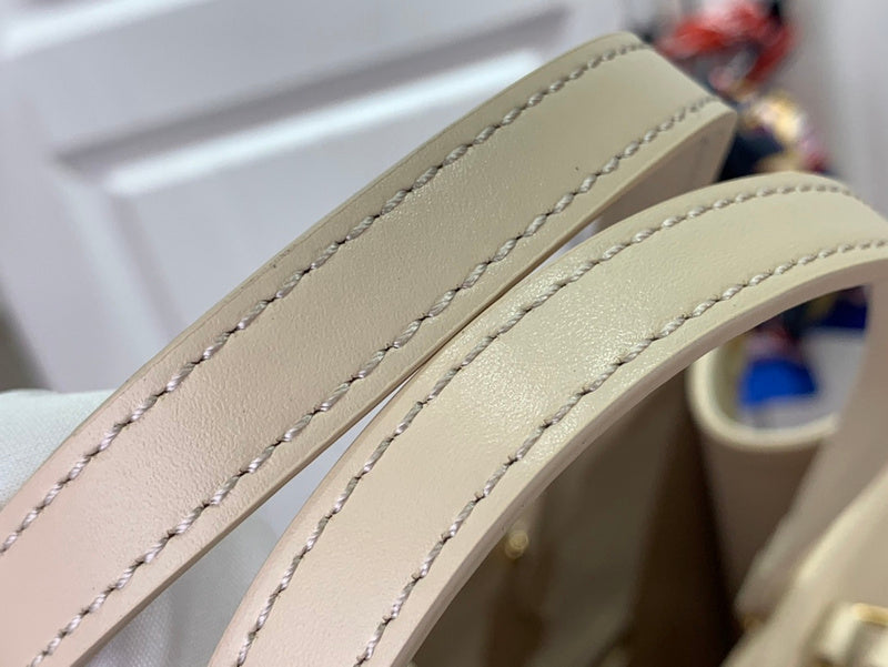 LOV - Luxurious Totes - 673