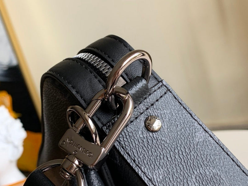 LOV - Luxurious Totes - 403