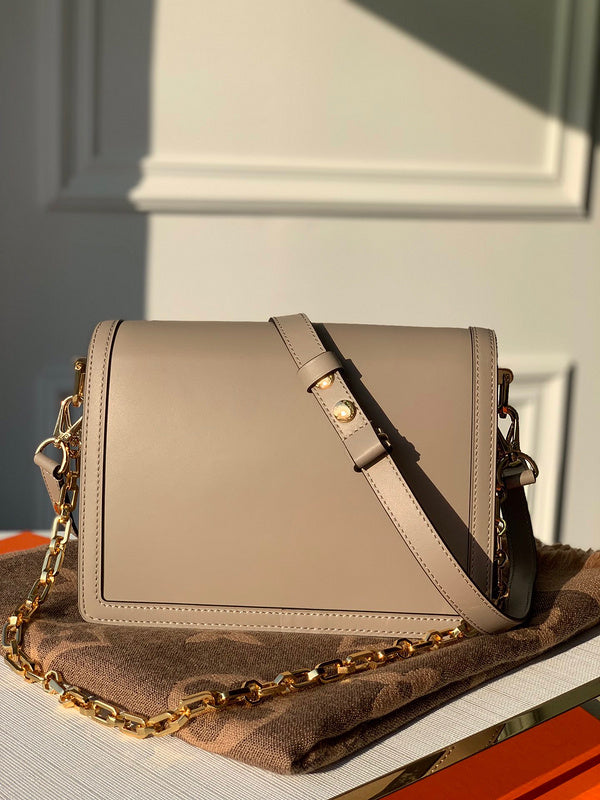 Luxurious Totes - Latest - 1919