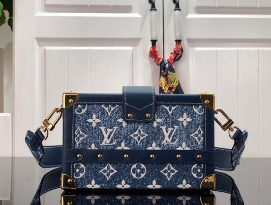 LOV - Luxurious Totes - 1818