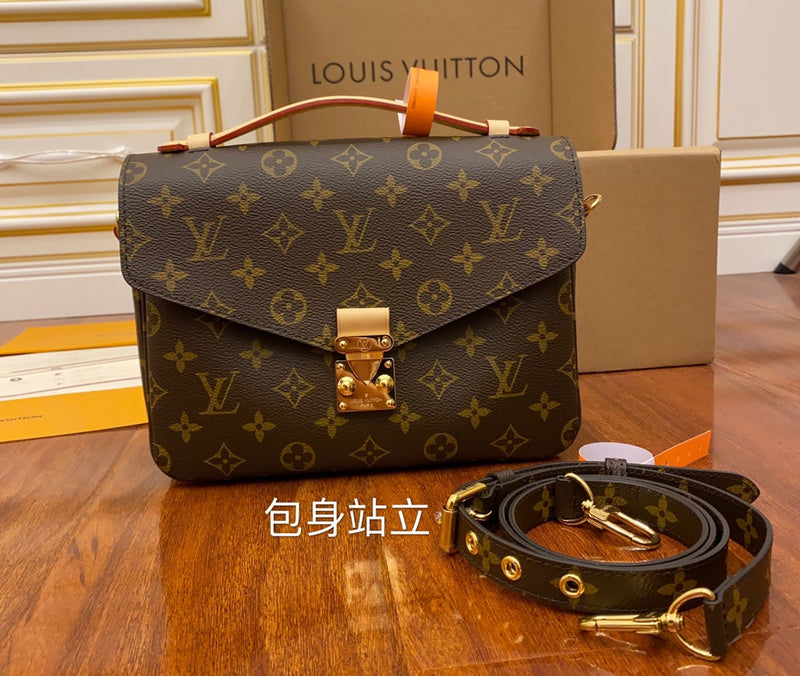 LOV - Luxurious Totes - 1915