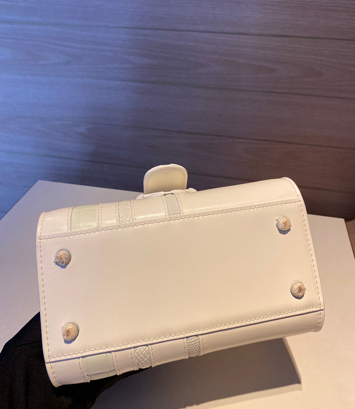 Luxurious Totes - Latest - 6135