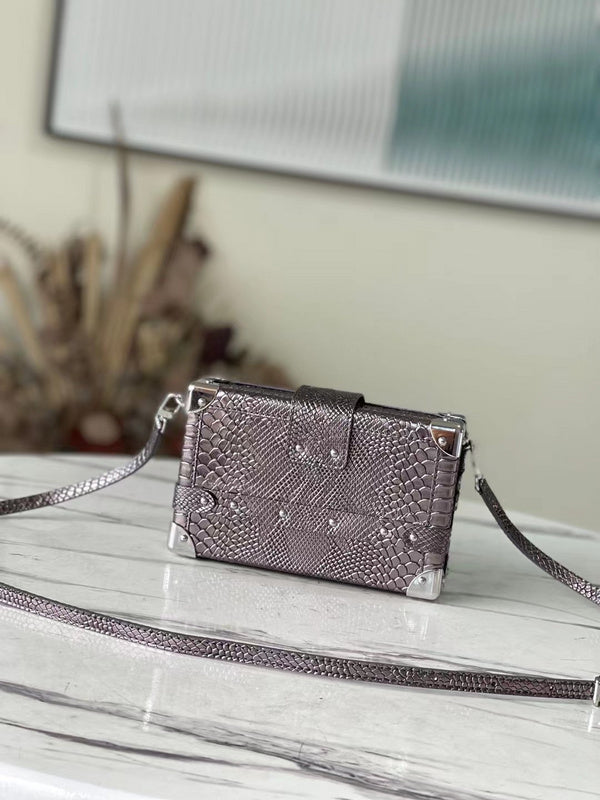 LOV - Luxurious Totes - 733
