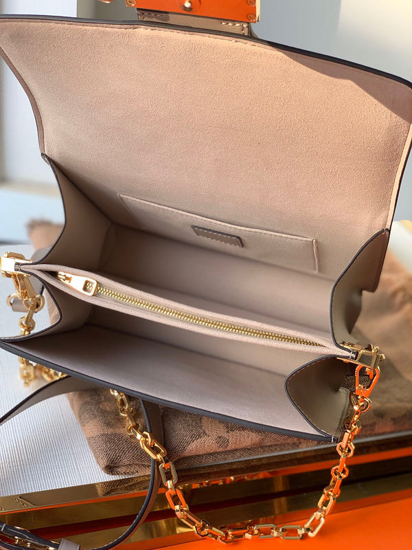 Luxurious Totes - Latest - 1919