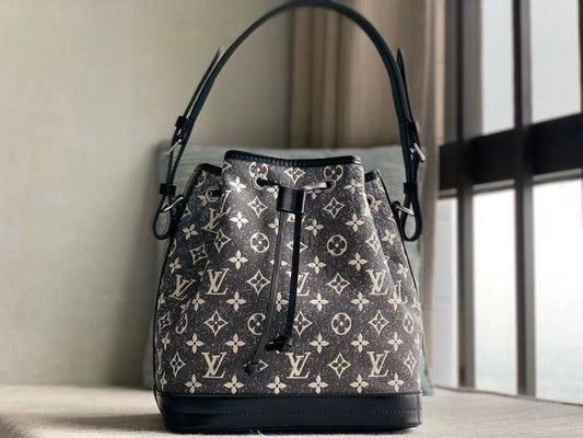 LOV - Luxurious Totes - 879