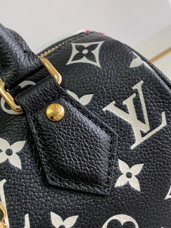 LOV - Luxurious Totes - 1630