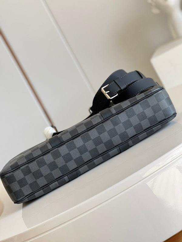 LOV - Luxurious Totes - 2022