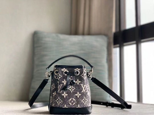 LOV - Luxurious Totes - 883
