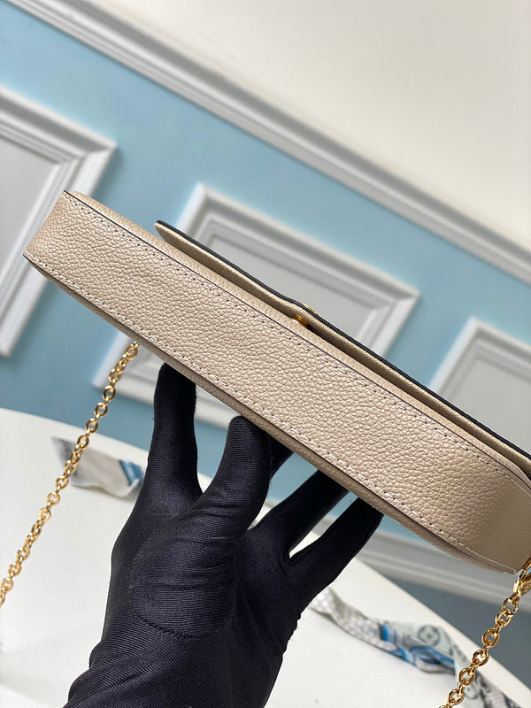 LOV - Luxurious Totes - 2590