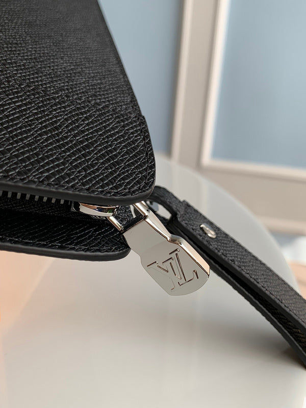 LOV - Luxurious Totes - 952