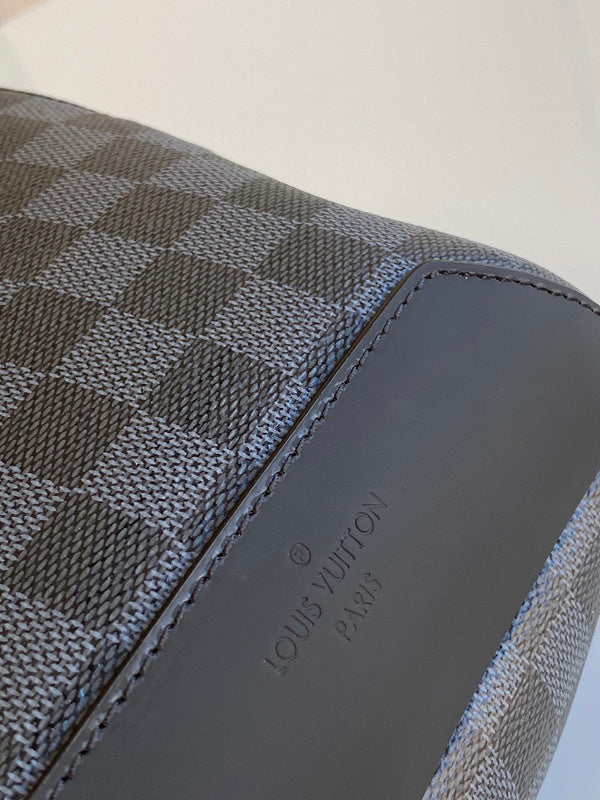 LOV - Luxurious Totes - 1832