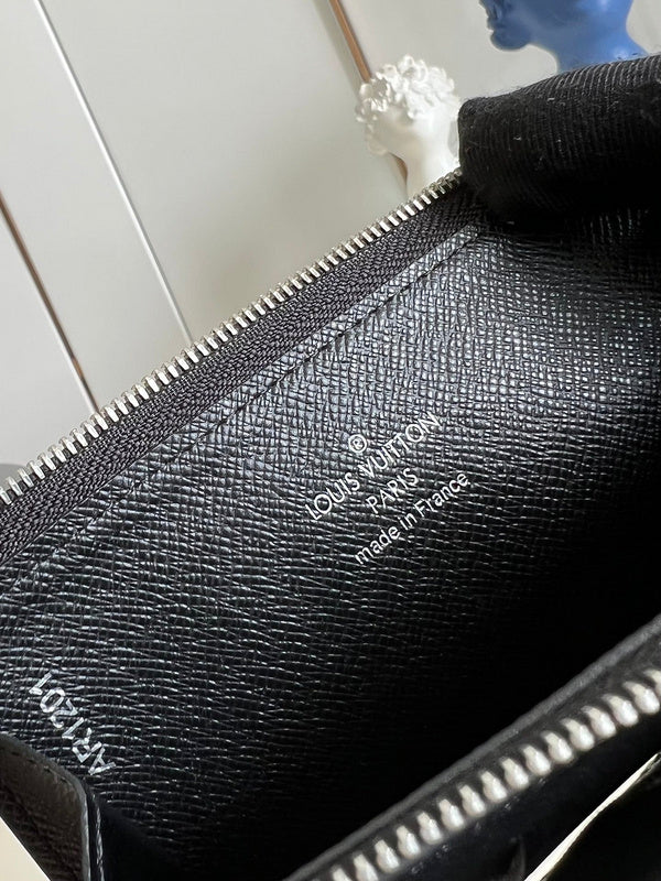 LOV - Luxurious Totes - 1127