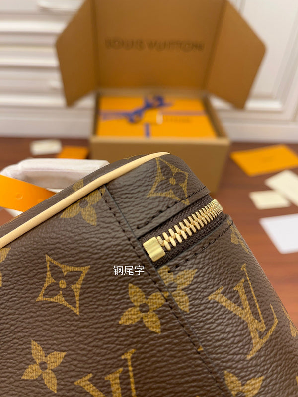 LOV - Luxurious Totes - 2084