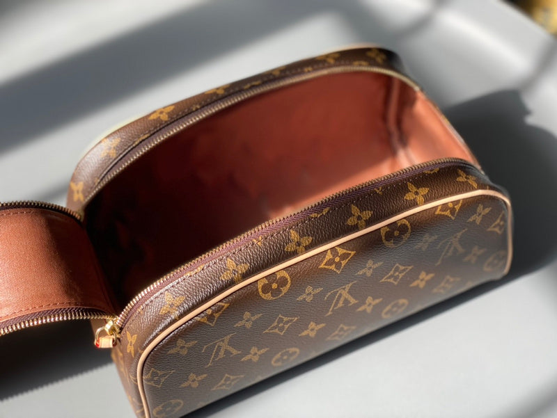 LOV - Luxurious Totes - 2030