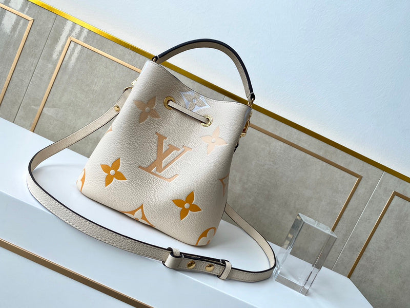 LOV - Luxurious Totes - 2395