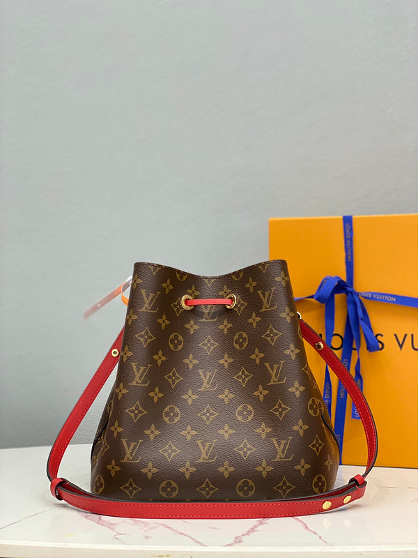 LOV - Luxurious Totes - 2460