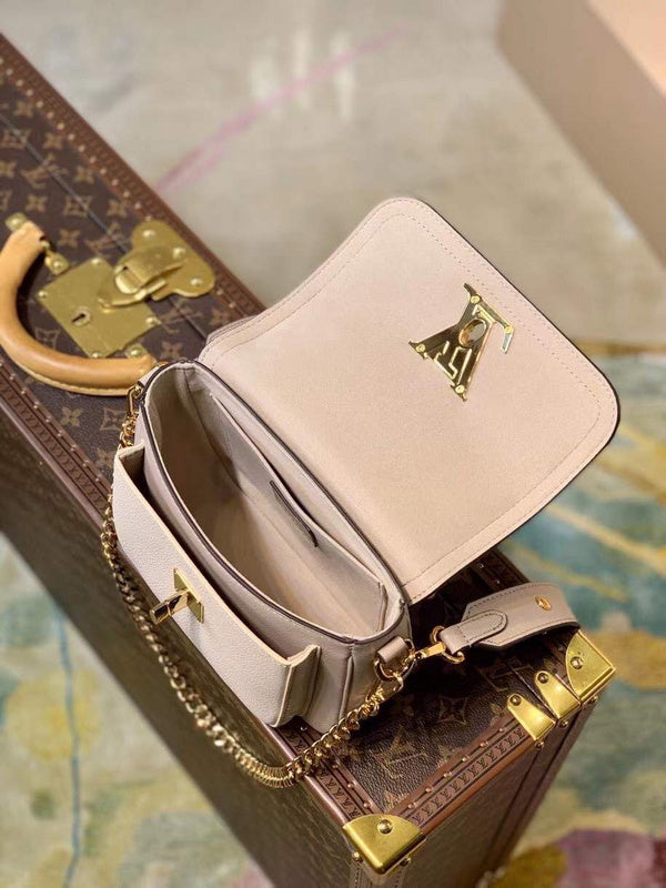 LOV - Luxurious Totes - 2400