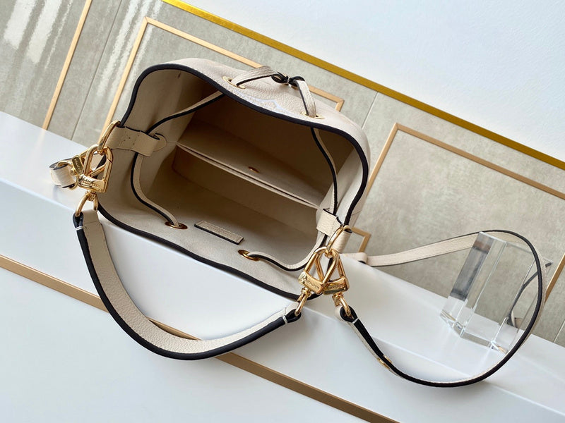 LOV - Luxurious Totes - 2395