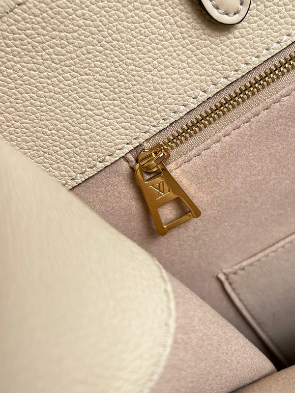 LOV - Luxurious Totes - 1883